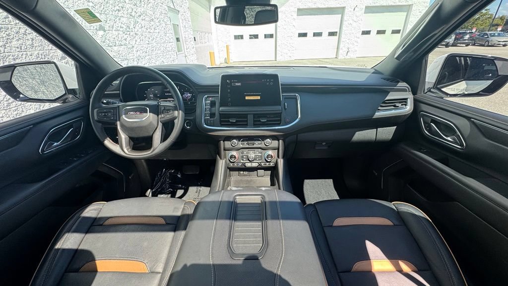 Used 2024 GMC Yukon XL AT4 w/ Technology Package AWD/4WD image 17