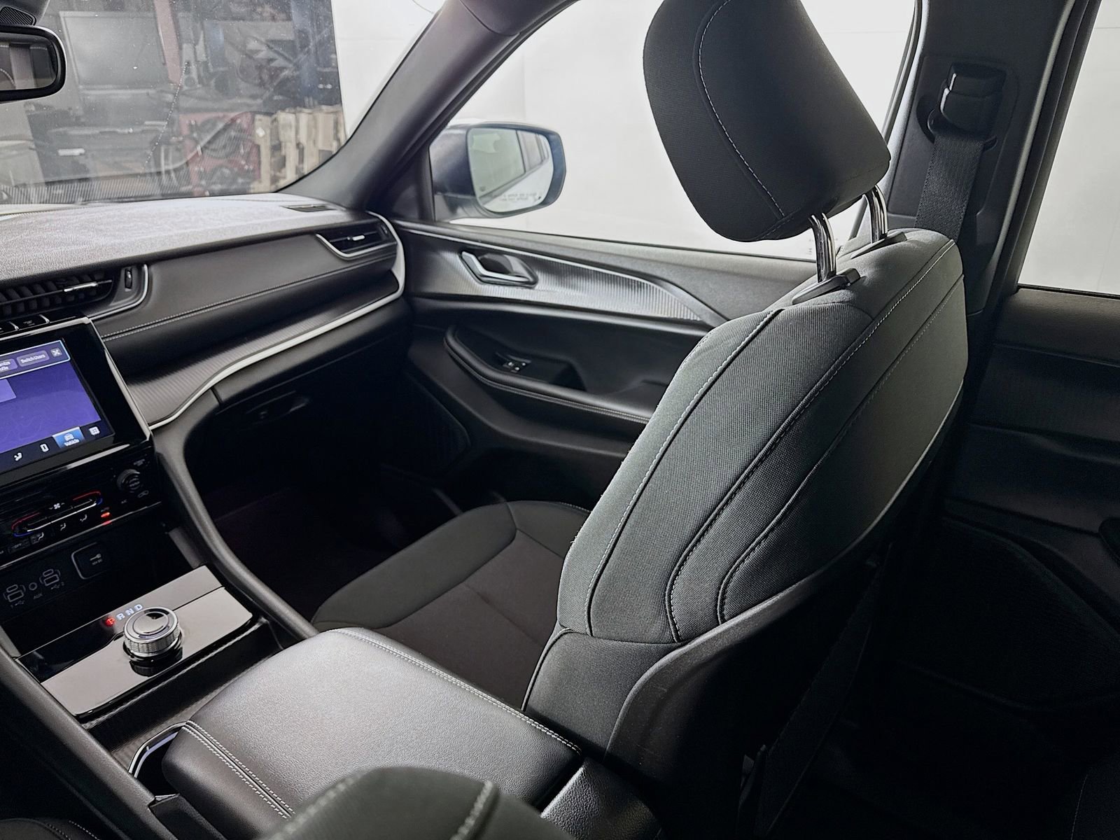 Used 2024 Jeep Grand Cherokee Laredo X image 20