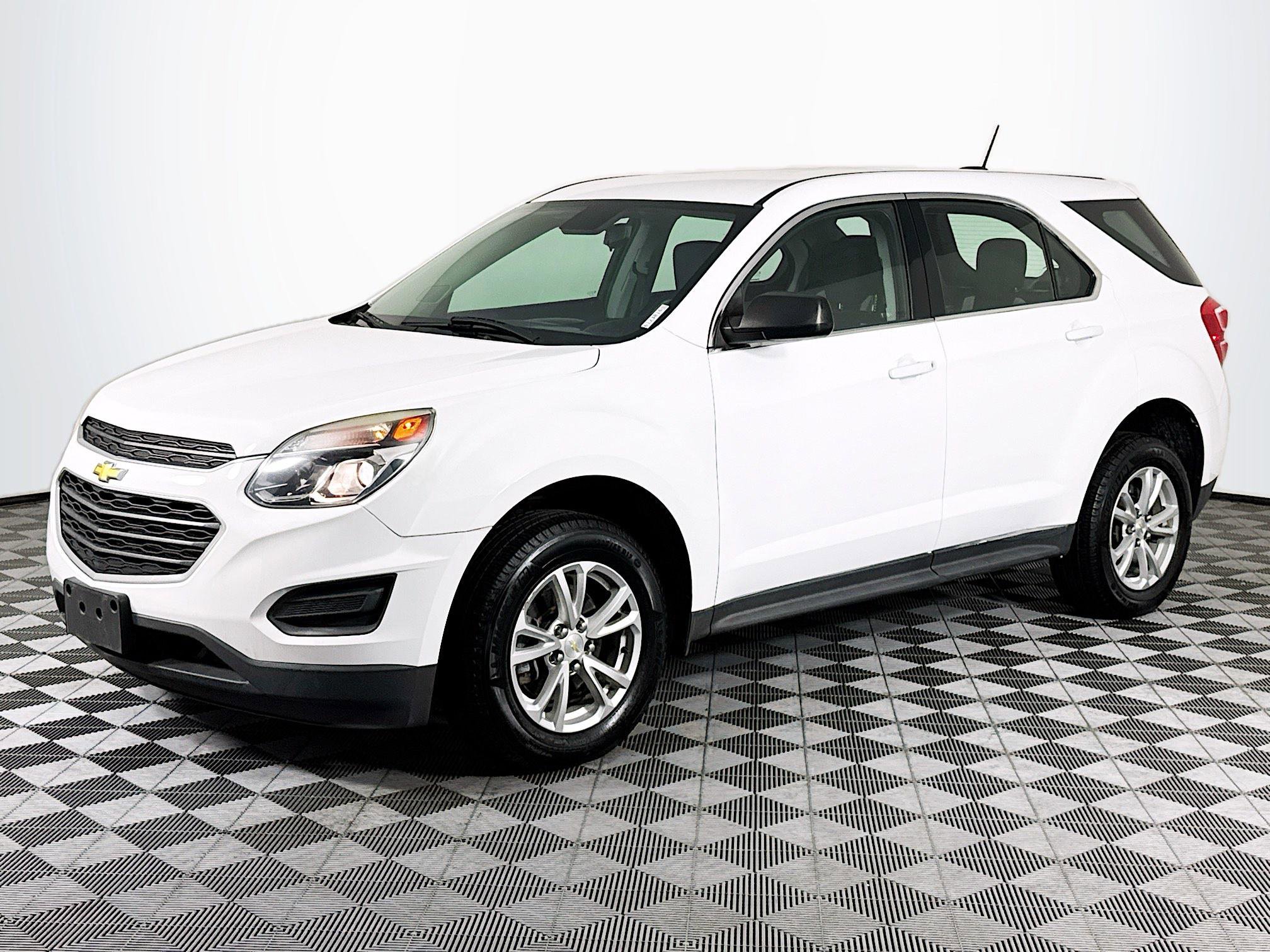 Used 2017 Chevrolet Equinox LS image 4