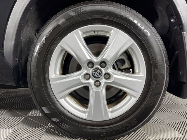 Used 2023 Toyota Highlander L image 13