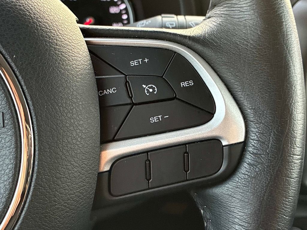 Used 2023 Jeep Renegade Latitude w/ Premium Group AWD/4WD image 21