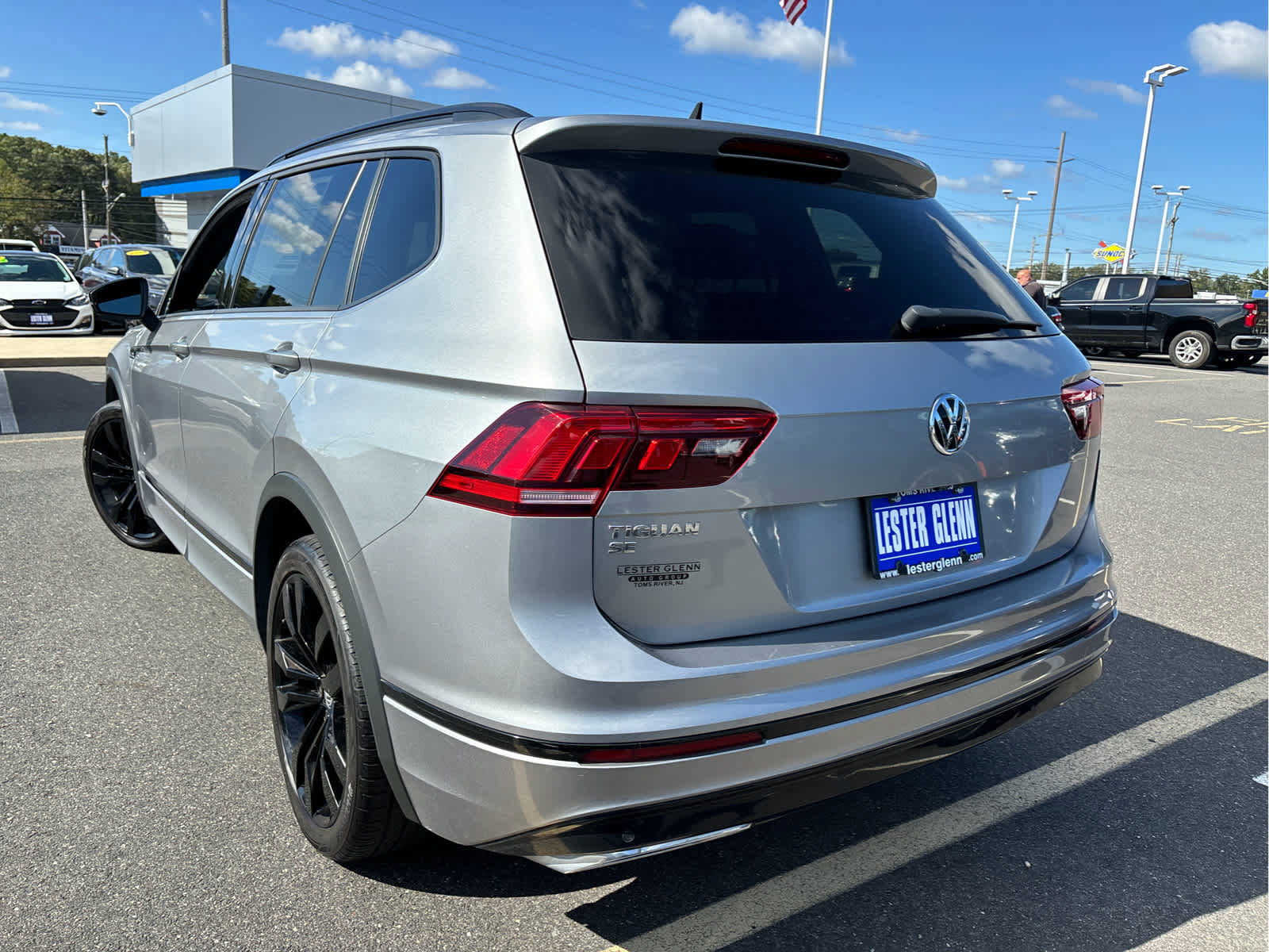 Used 2021 Volkswagen Tiguan SE R-Line image 34