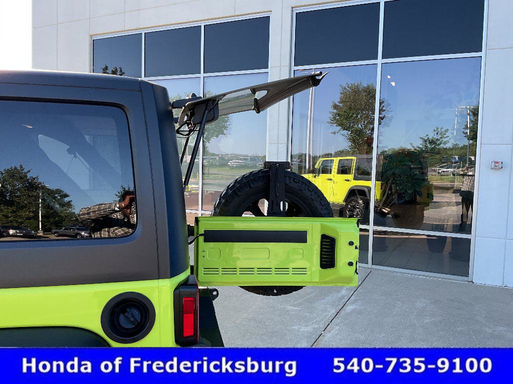 Used 2016 Jeep Wrangler Unlimited Sport w/ Connectivity Group AWD/4WD image 17