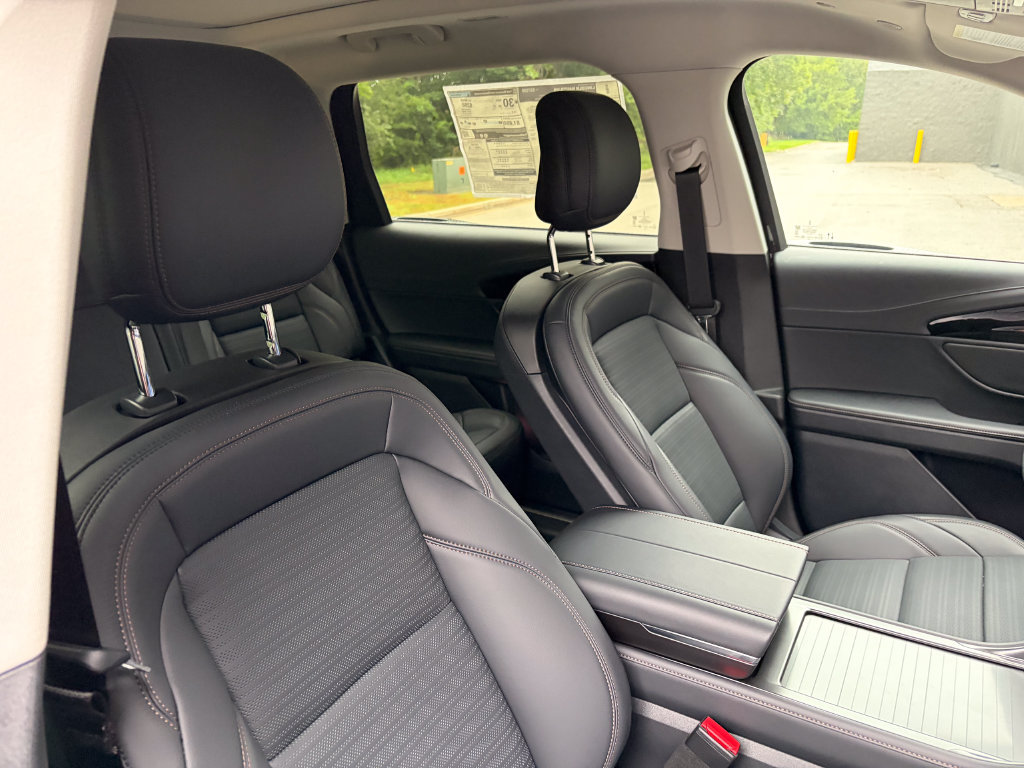 New 2026 Lincoln Nautilus Reserve w/ Jet Appearance Package AWD/4WD image 32