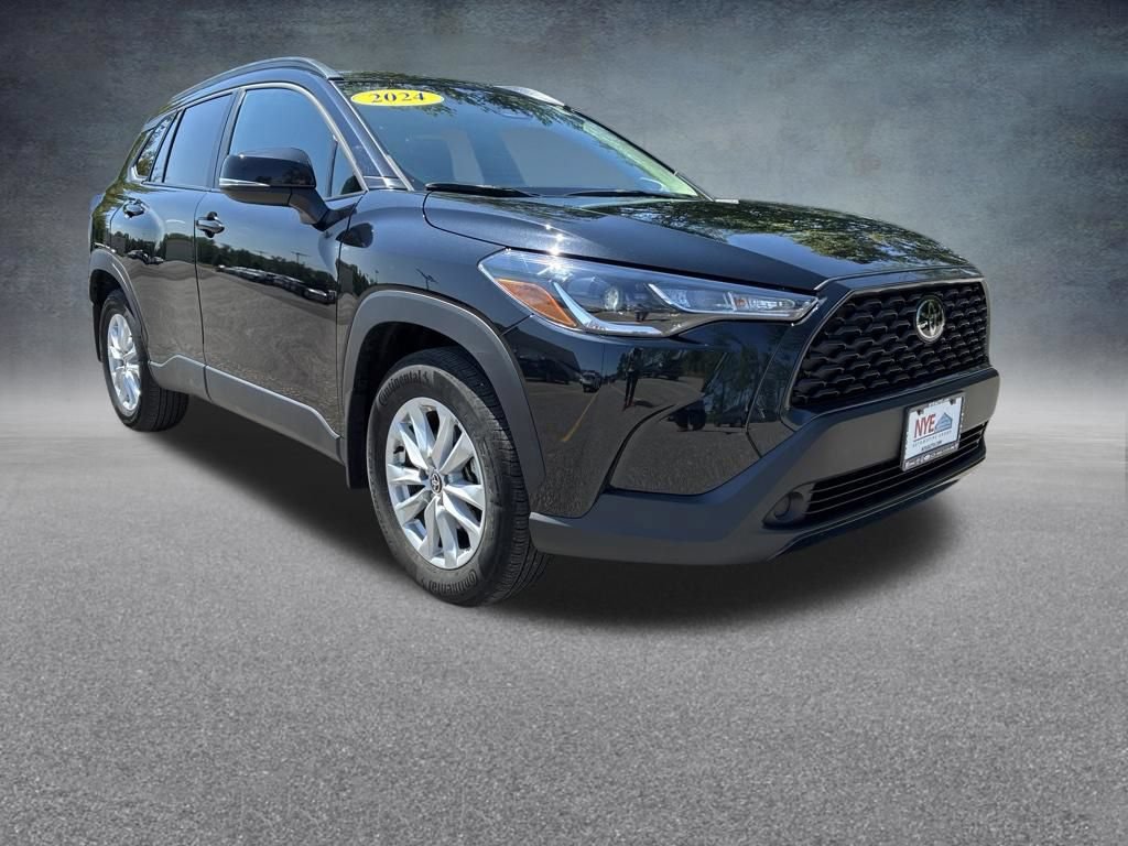 Used 2024 Toyota Corolla Cross LE w/ Moonroof Package AWD/4WD image 8