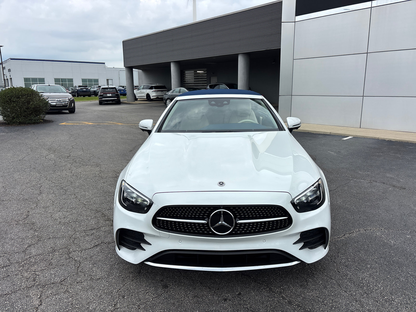 Used 2023 Mercedes-Benz E 450 4MATIC Cabriolet image 2