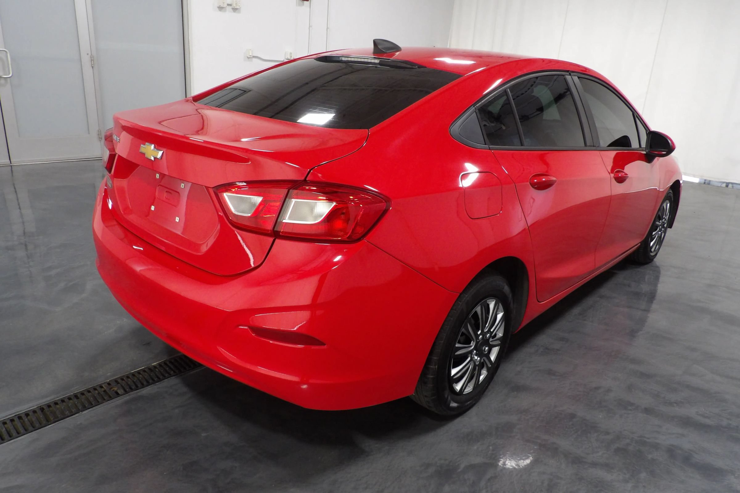 Used 2018 Chevrolet Cruze LS FWD image 4