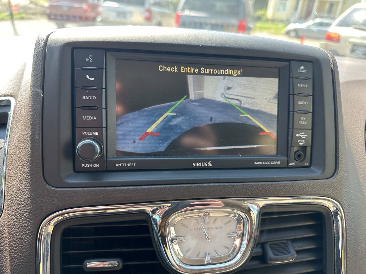 Used 2015 Chrysler Town & Country Touring w/ Driver Convenience Group FWD image 21