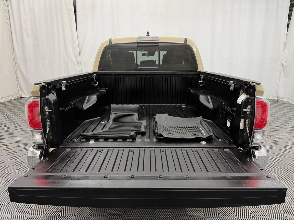 Used 2020 Toyota Tacoma TRD Off-Road AWD/4WD image 26