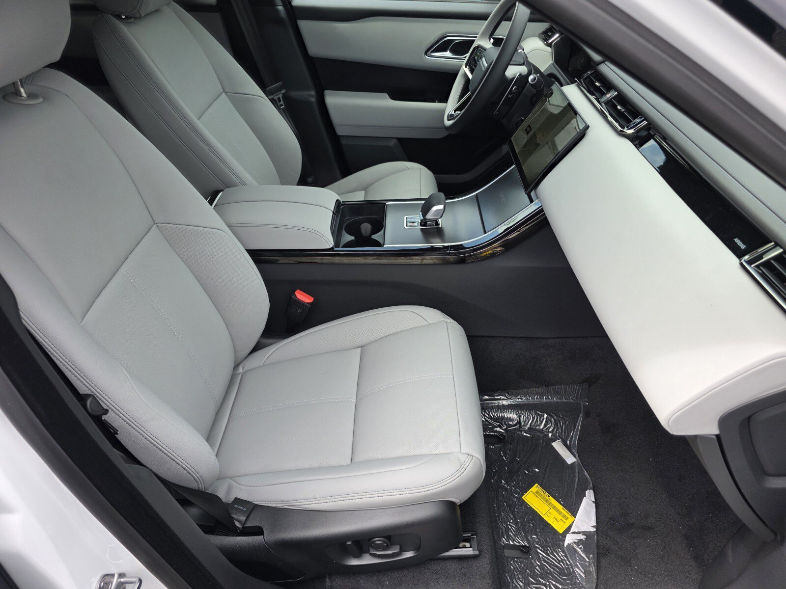 Used 2026 Land Rover Range Rover Velar Belgravia AWD/4WD image 3