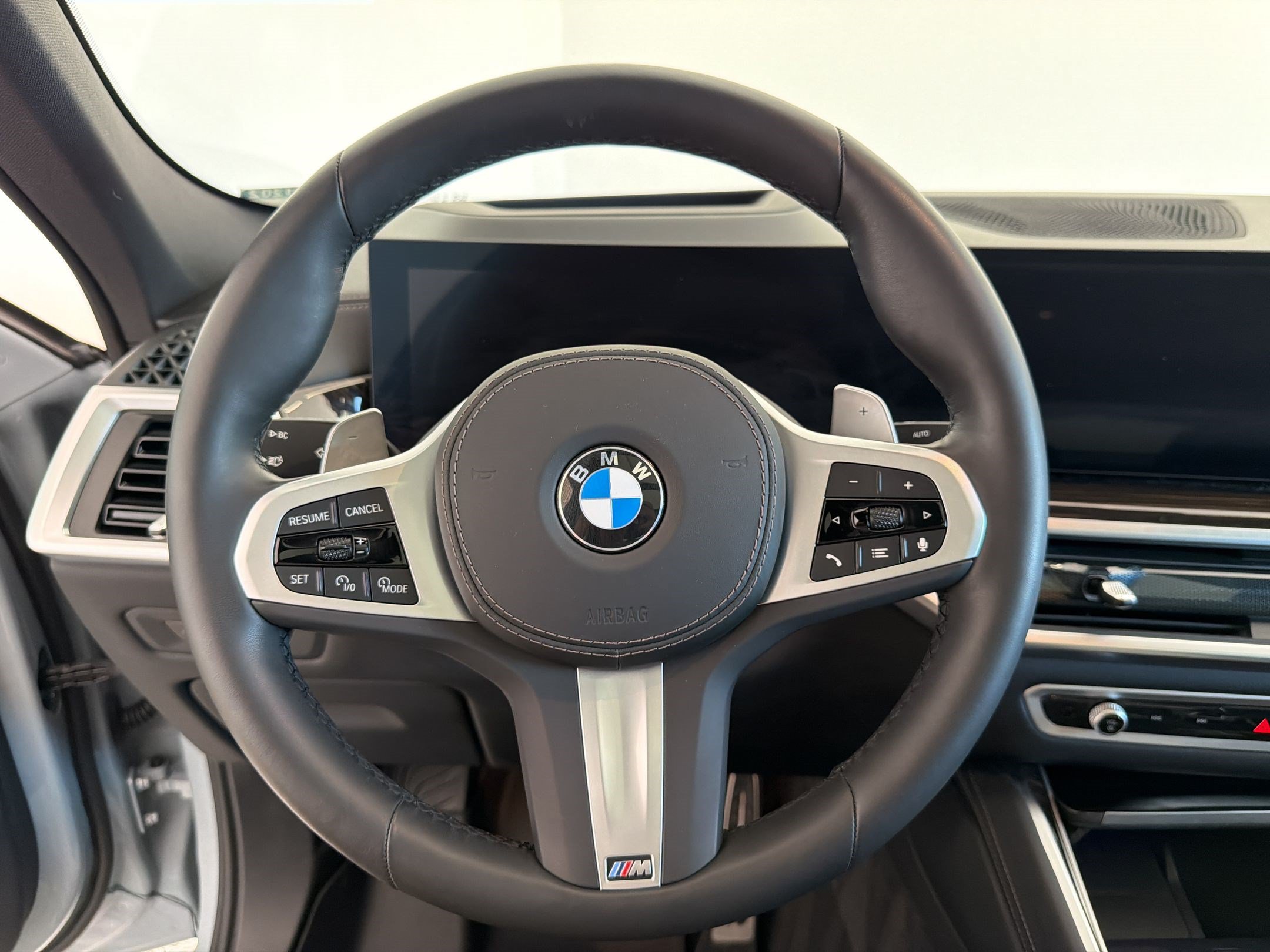 Used 2025 BMW X6 xDrive40i w/ Premium Package AWD/4WD image 11
