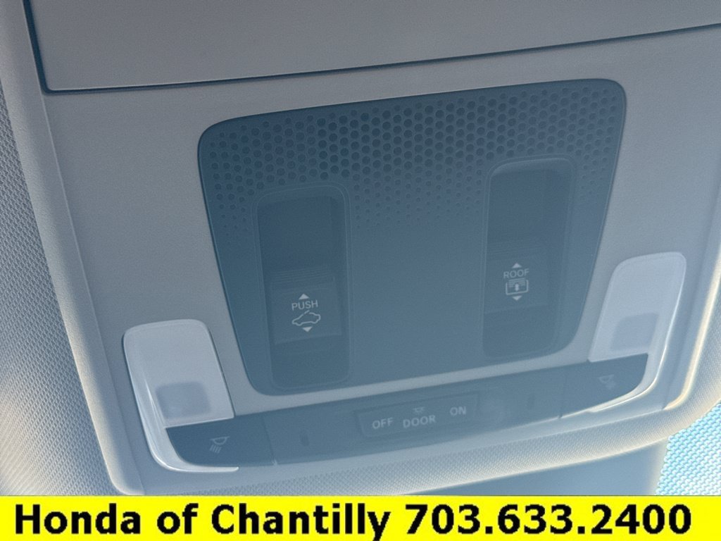 Certified 2025 Honda Pilot Touring image 18