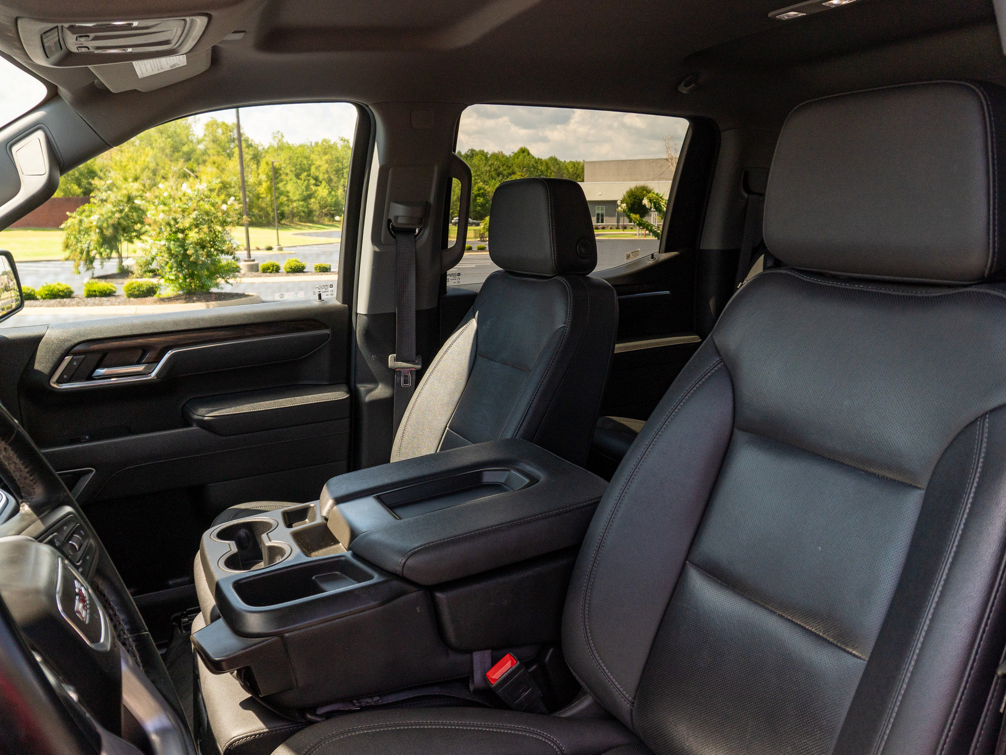 Used 2025 GMC Sierra 1500 SLT AWD/4WD image 13