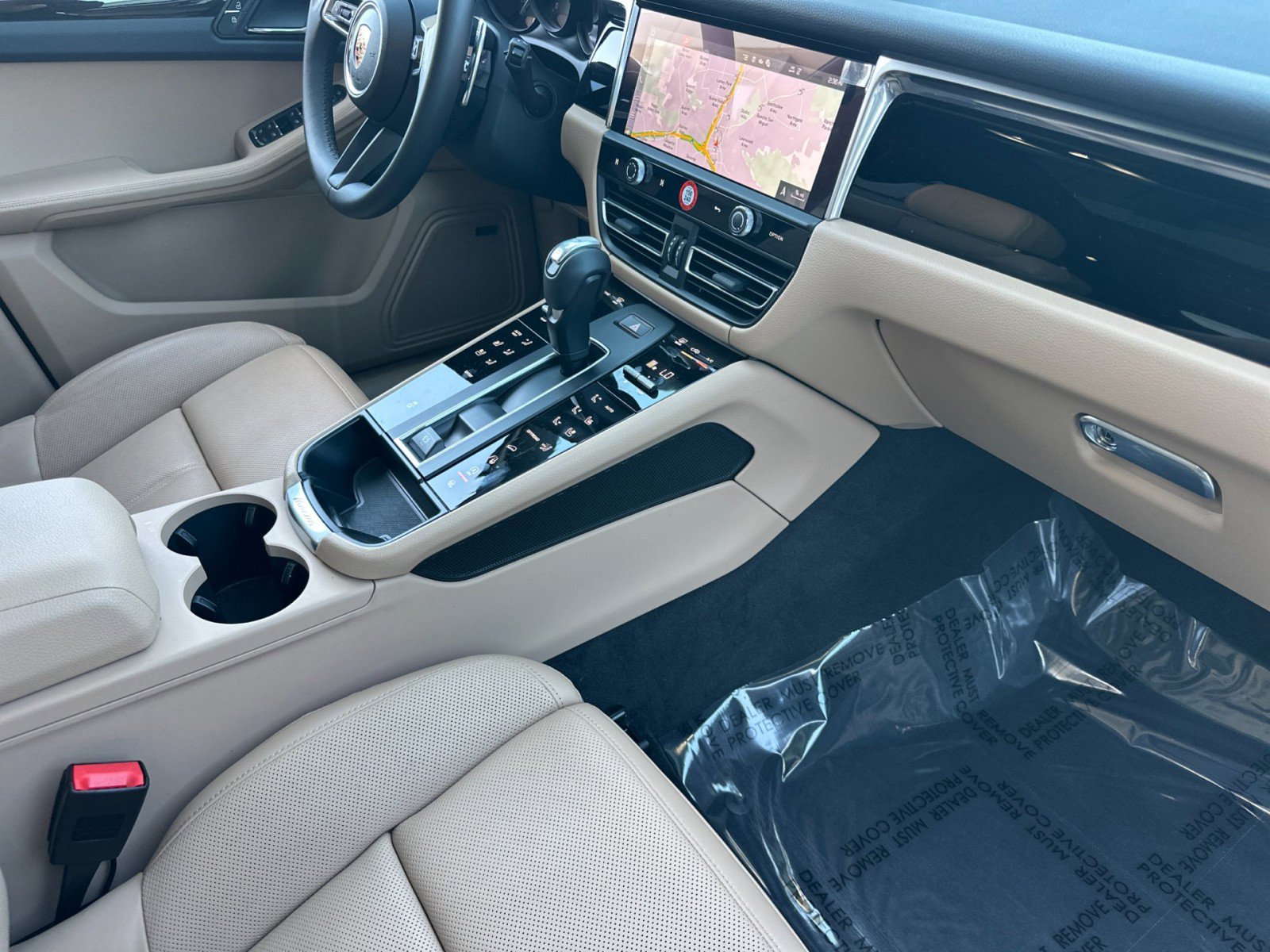 Certified 2025 Porsche Macan image 16