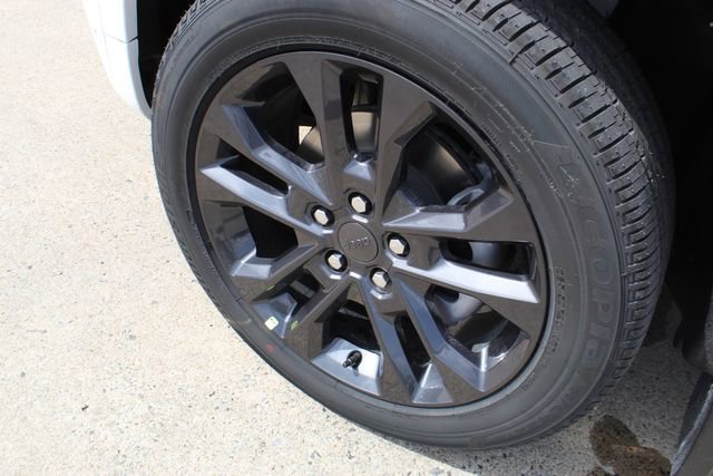 New 2026 Jeep Grand Cherokee Limited image 3