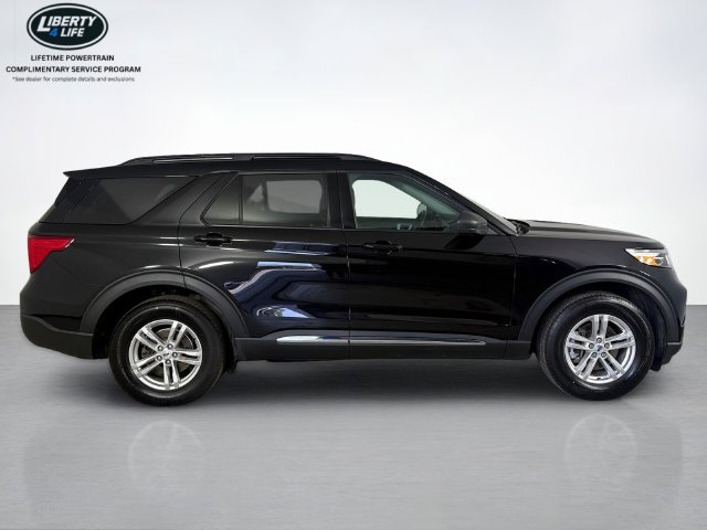 Used 2023 Ford Explorer XLT AWD/4WD image 2