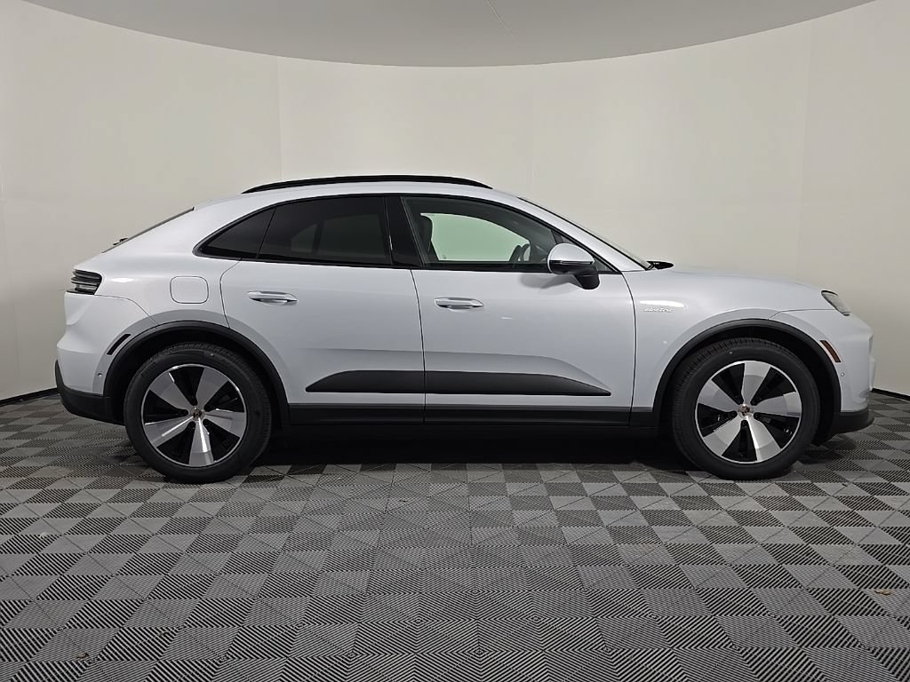 Certified 2025 Porsche Macan Electric RWD image 8