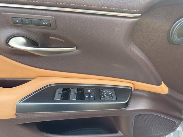 Used 2019 Lexus ES 350 w/ Accessory Package 2 image 18