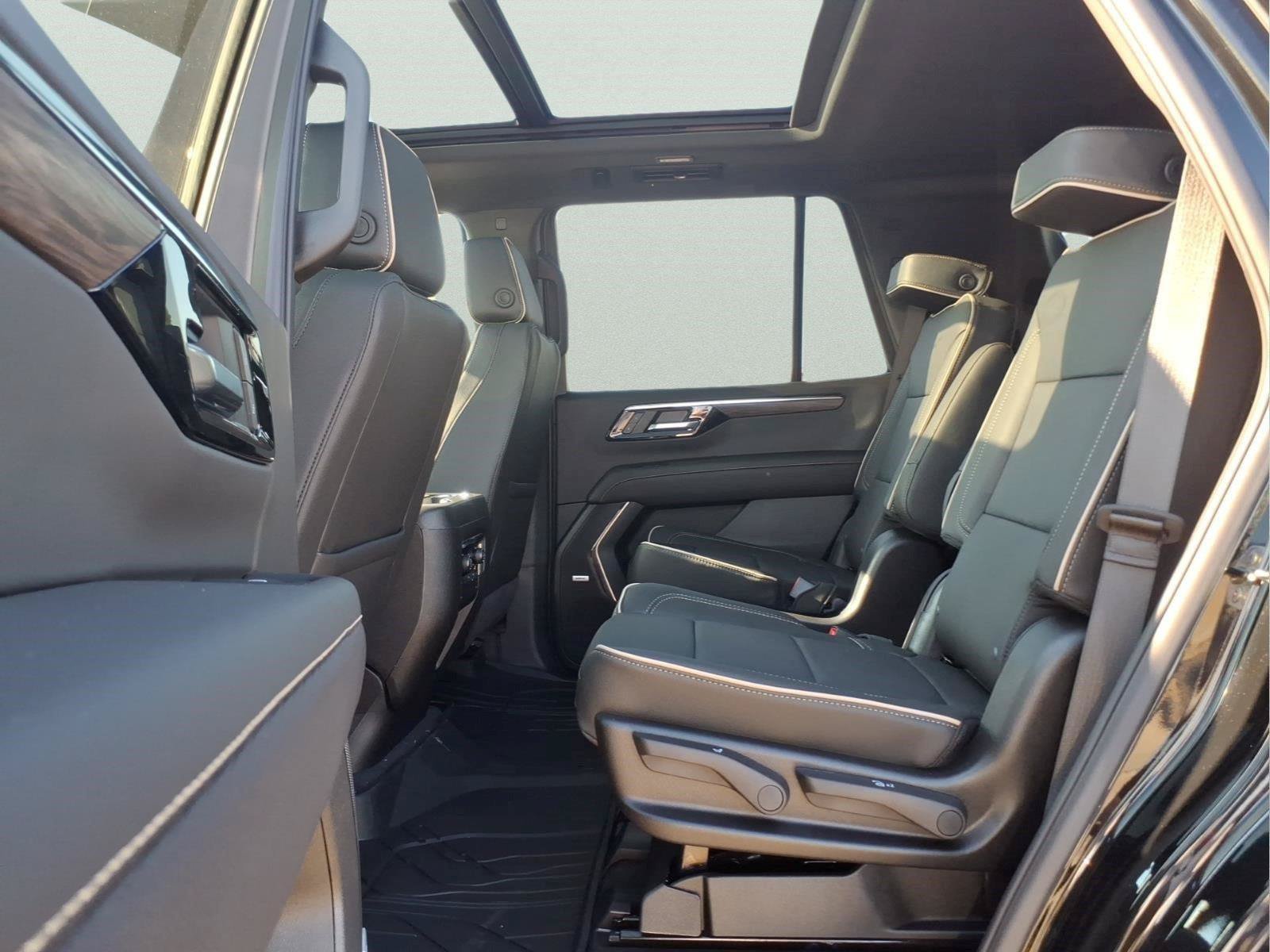 New 2026 Chevrolet Tahoe Premier w/ Sun And Tow Package AWD/4WD image 9