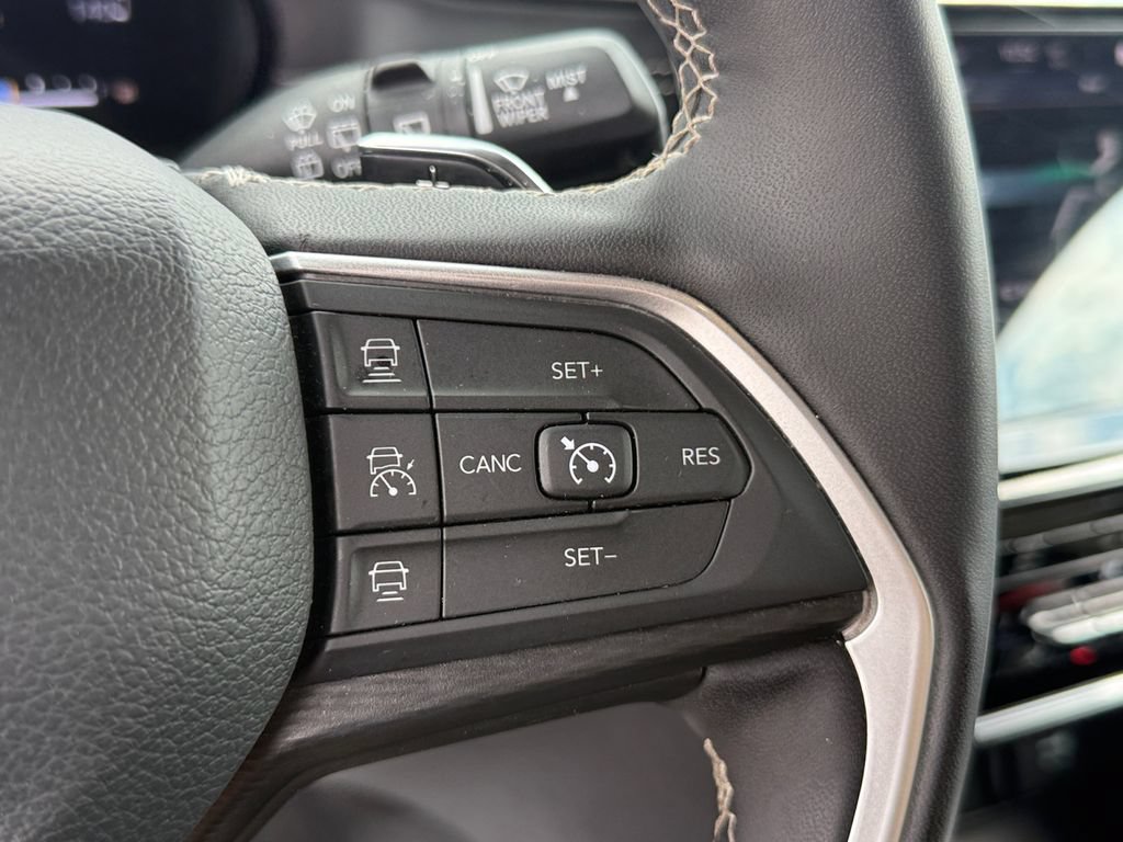 Used 2023 Jeep Grand Cherokee L Laredo AWD/4WD image 18