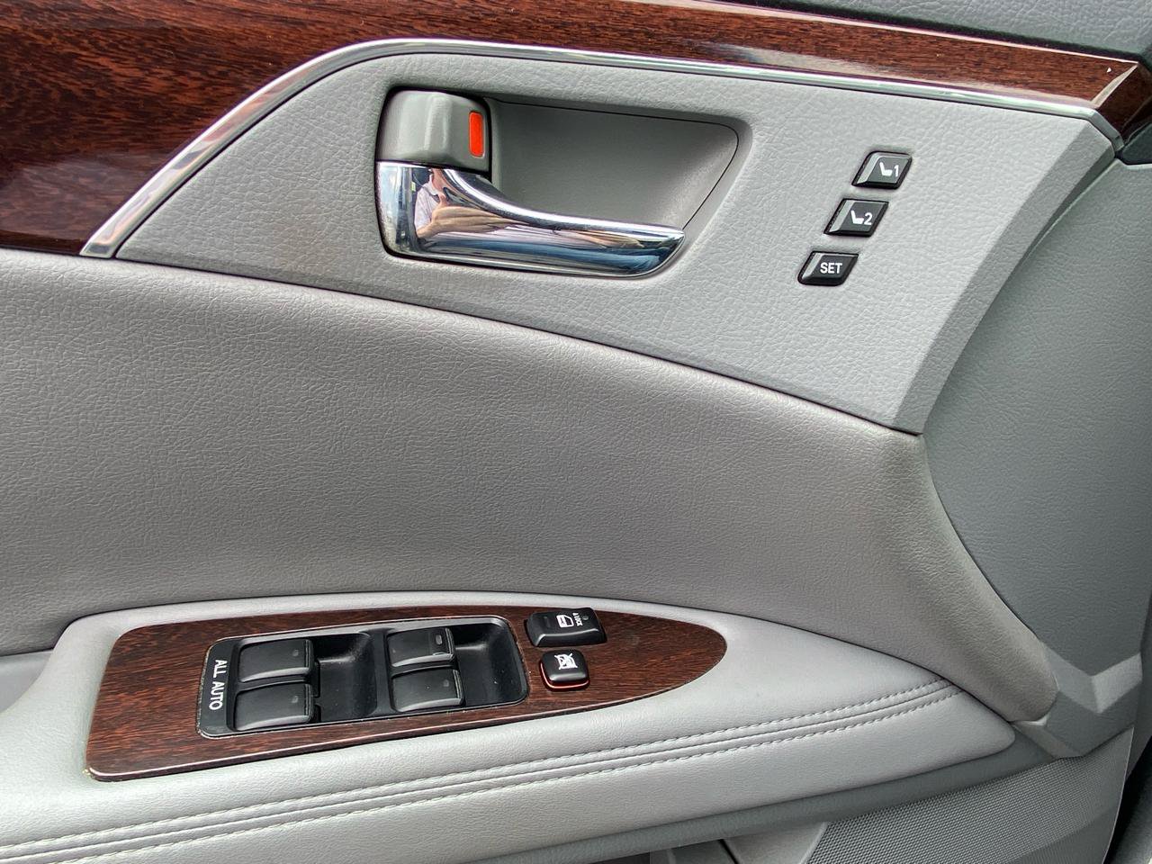 Used 2010 Toyota Avalon FWD image 14
