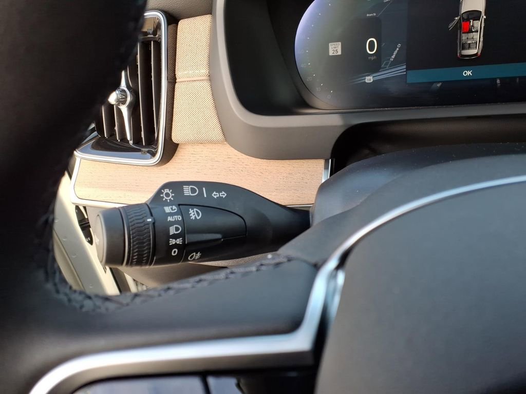 Certified 2026 Volvo XC90 B6 Ultra w/ Protection Package image 17