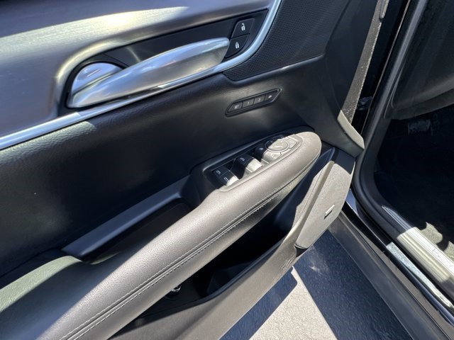 Used 2017 Cadillac XT5 Luxury FWD image 24