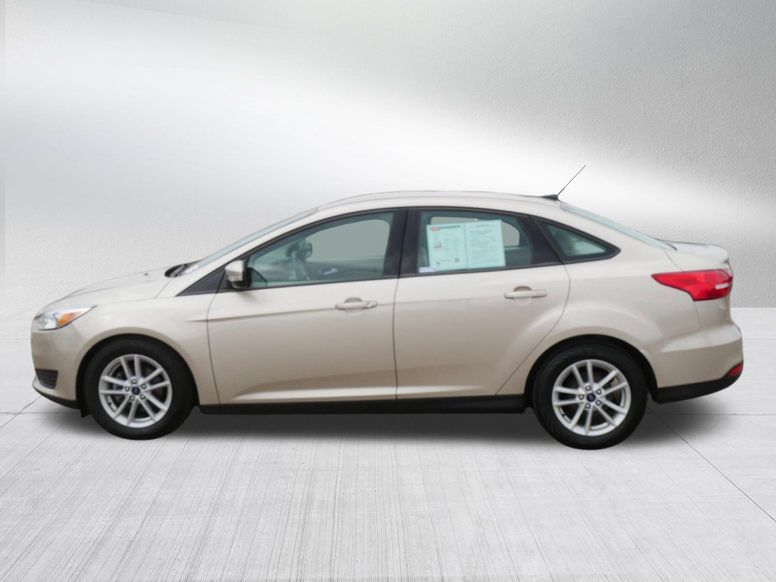 Used 2018 Ford Focus SE w/ Cold Weather Package image 4