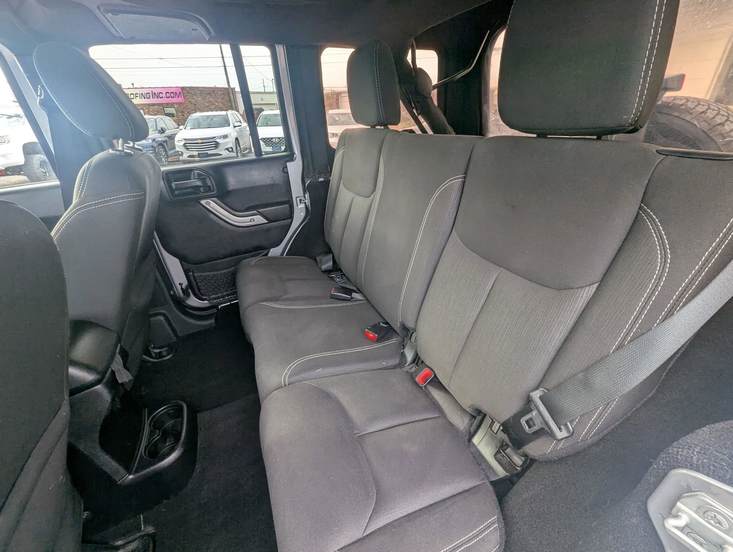 Used 2015 Jeep Wrangler Unlimited Sahara w/ Connectivity Group AWD/4WD image 13