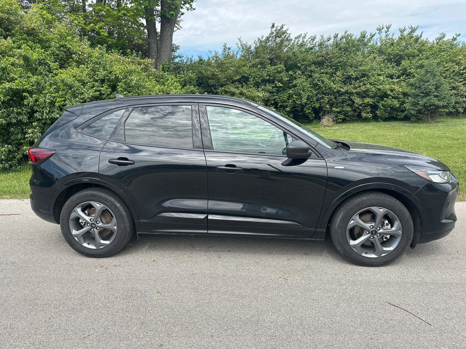 Used 2023 Ford Escape ST-Line w/ Tech Pack #1 FWD image 3