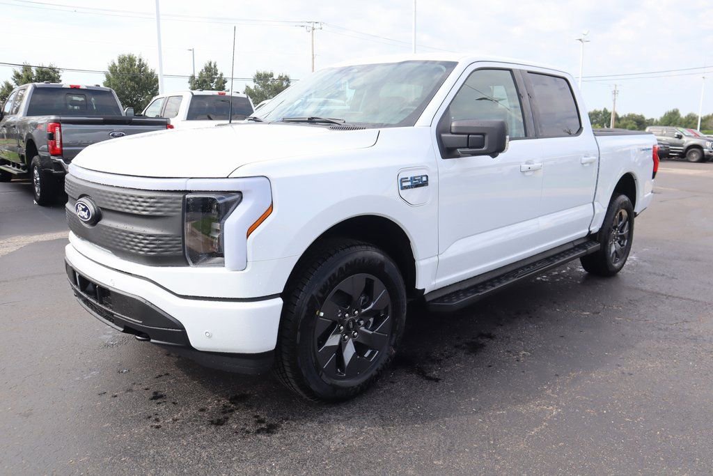 Used 2025 Ford F150 Lightning Flash image 11
