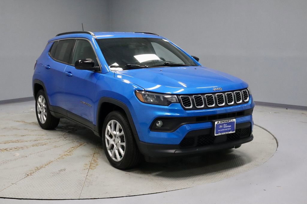 Used 2024 Jeep Compass Latitude AWD/4WD image 1