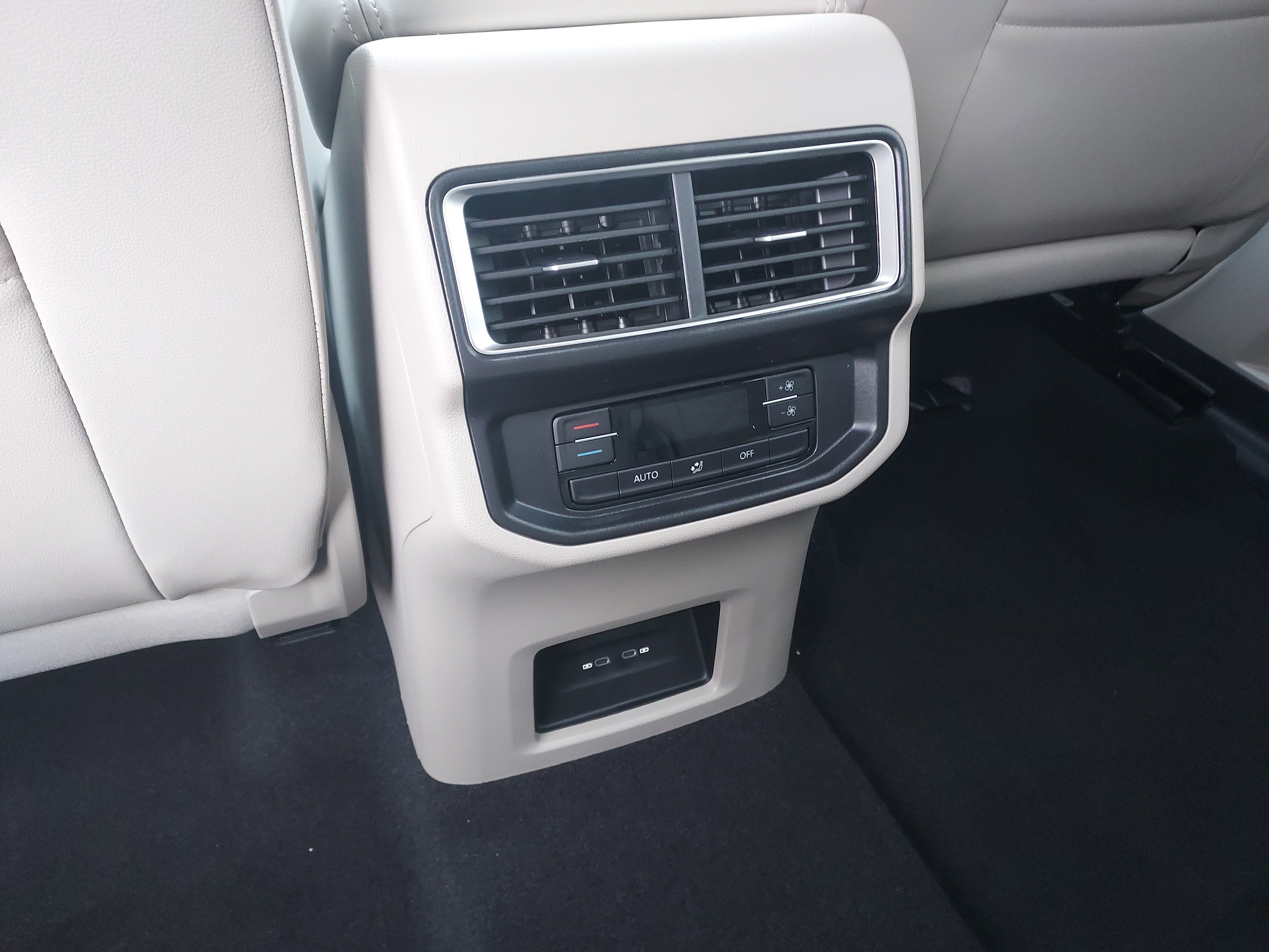 New 2026 Volkswagen Atlas SE image 18