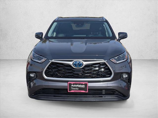 Used 2021 Toyota Highlander XLE image 2