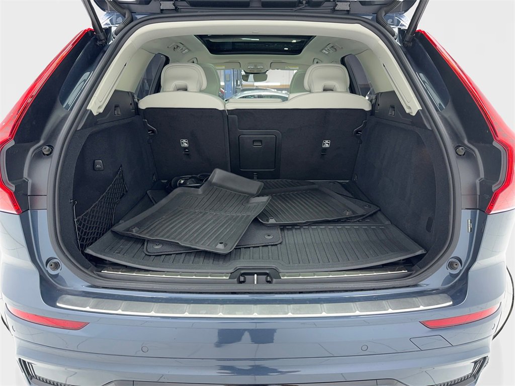 Used 2025 Volvo XC60 T8 Plus w/ Protection Package Premier image 13