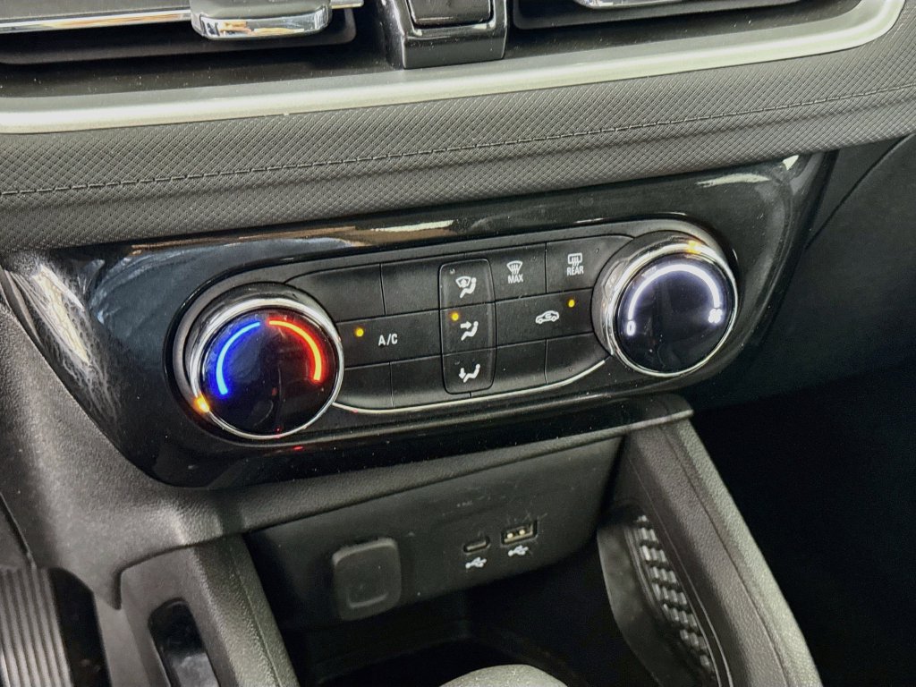 Used 2025 Chevrolet TrailBlazer LT FWD image 16
