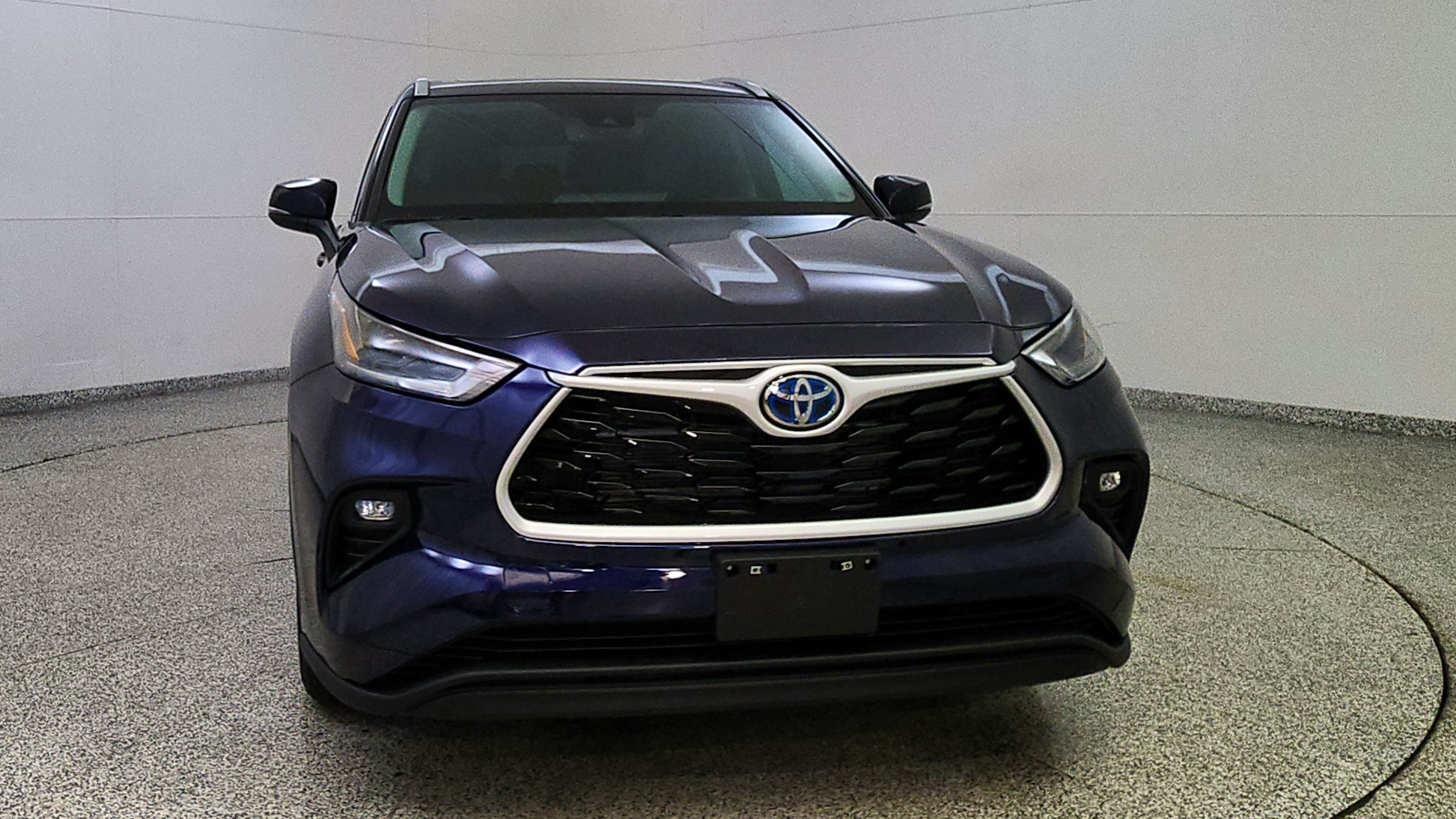 Used 2023 Toyota Highlander XLE AWD/4WD image 2