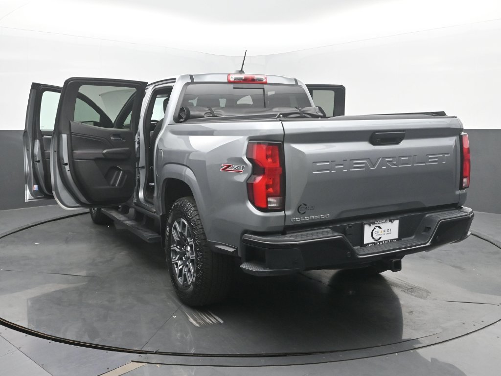 Used 2025 Chevrolet Colorado Z71 w/ Technology Package AWD/4WD image 59