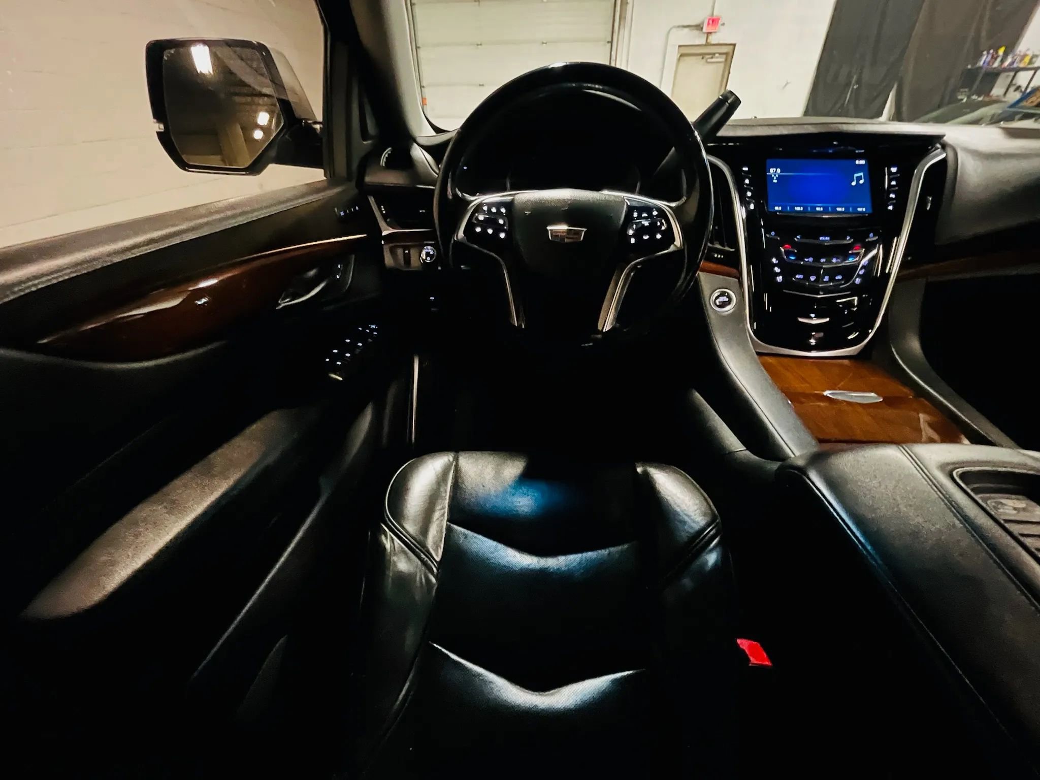 Used 2018 Cadillac Escalade Premium Luxury image 21