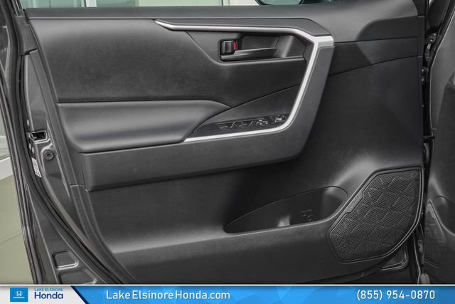 Used 2023 Toyota RAV4 LE AWD/4WD image 13