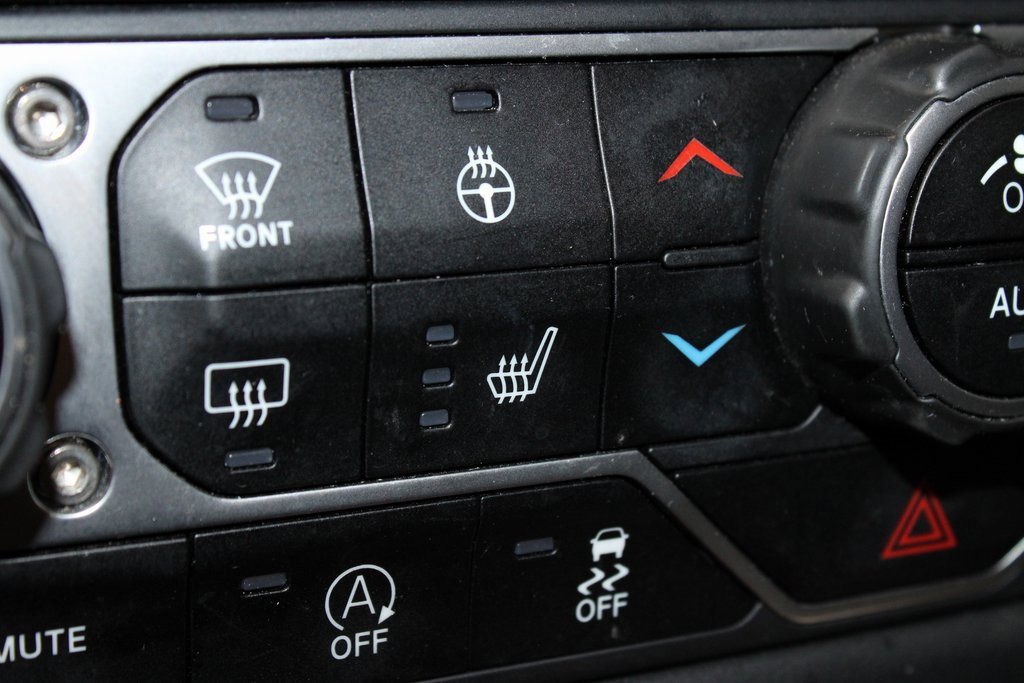 Used 2024 Jeep Wrangler Sahara image 32