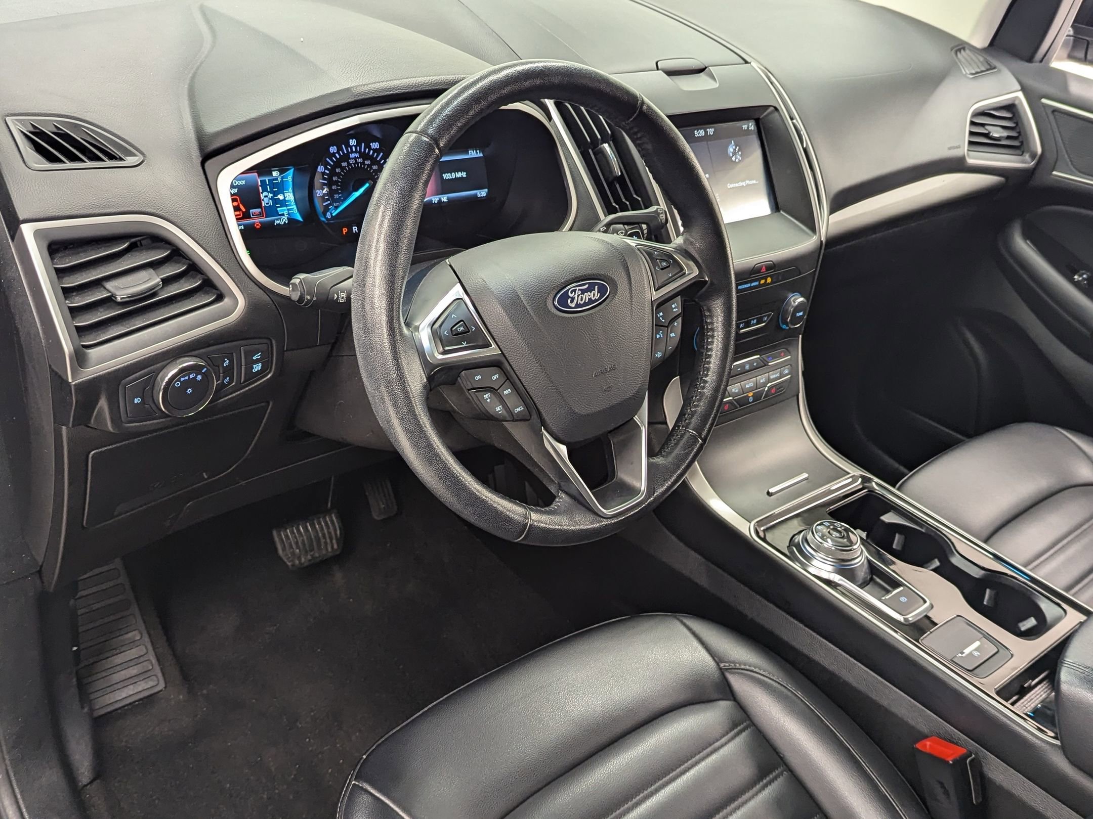 Used 2019 Ford Edge SEL w/ Equipment Group 201A image 3