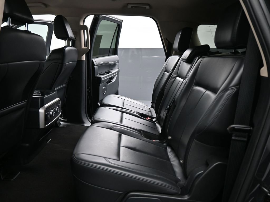 Used 2024 Ford Expedition Max XLT image 19