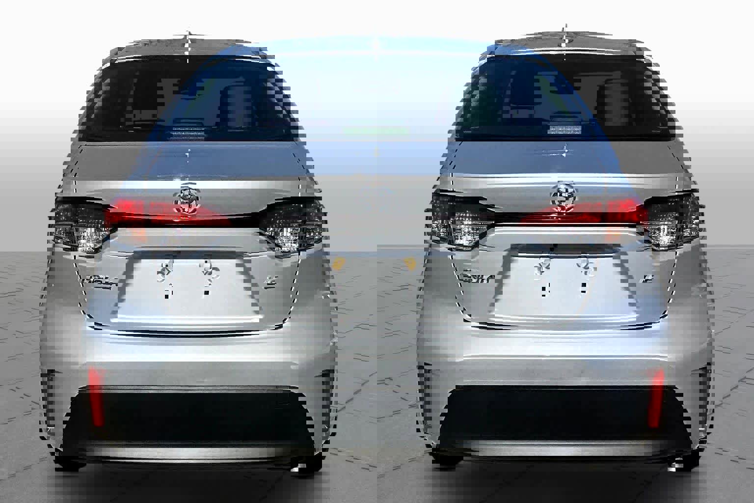 Used 2023 Toyota Corolla LE w/ Carpet Mat Package (TMS) image 5