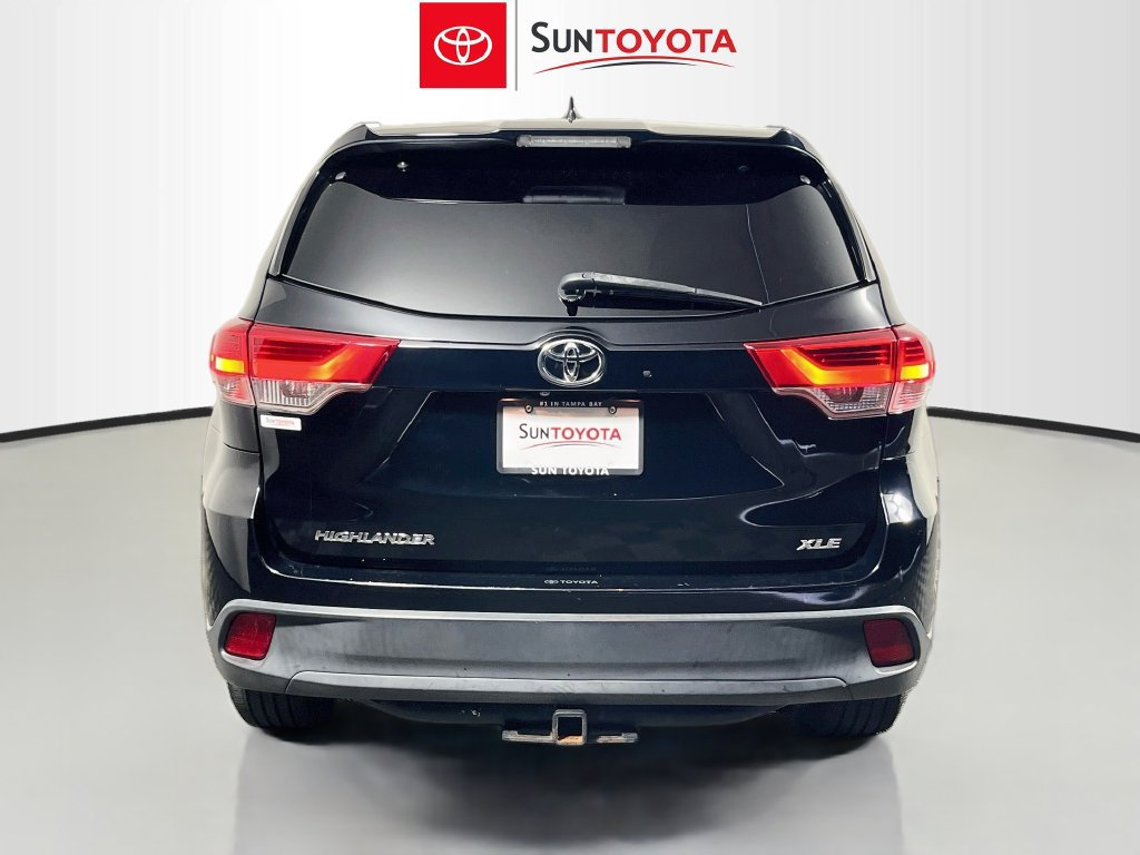 Used 2019 Toyota Highlander XLE FWD image 4