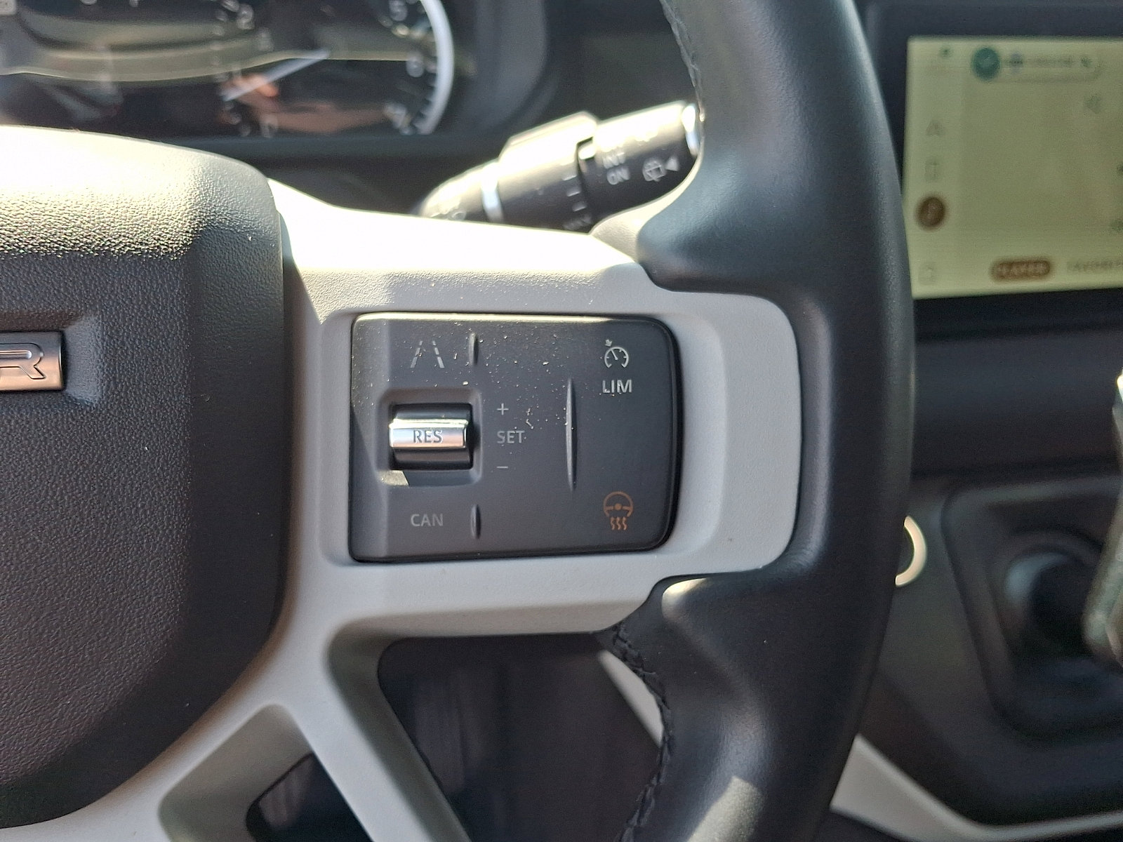 Used 2023 Land Rover Defender 110 SE image 23