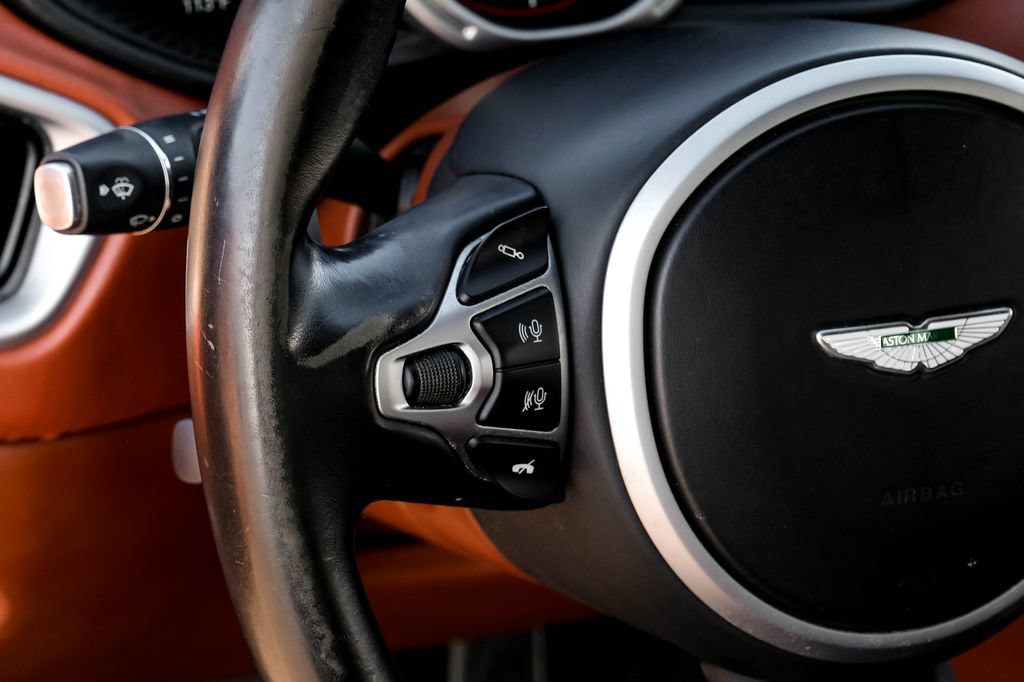 Used 2019 Aston Martin DB11 Volante RWD image 17