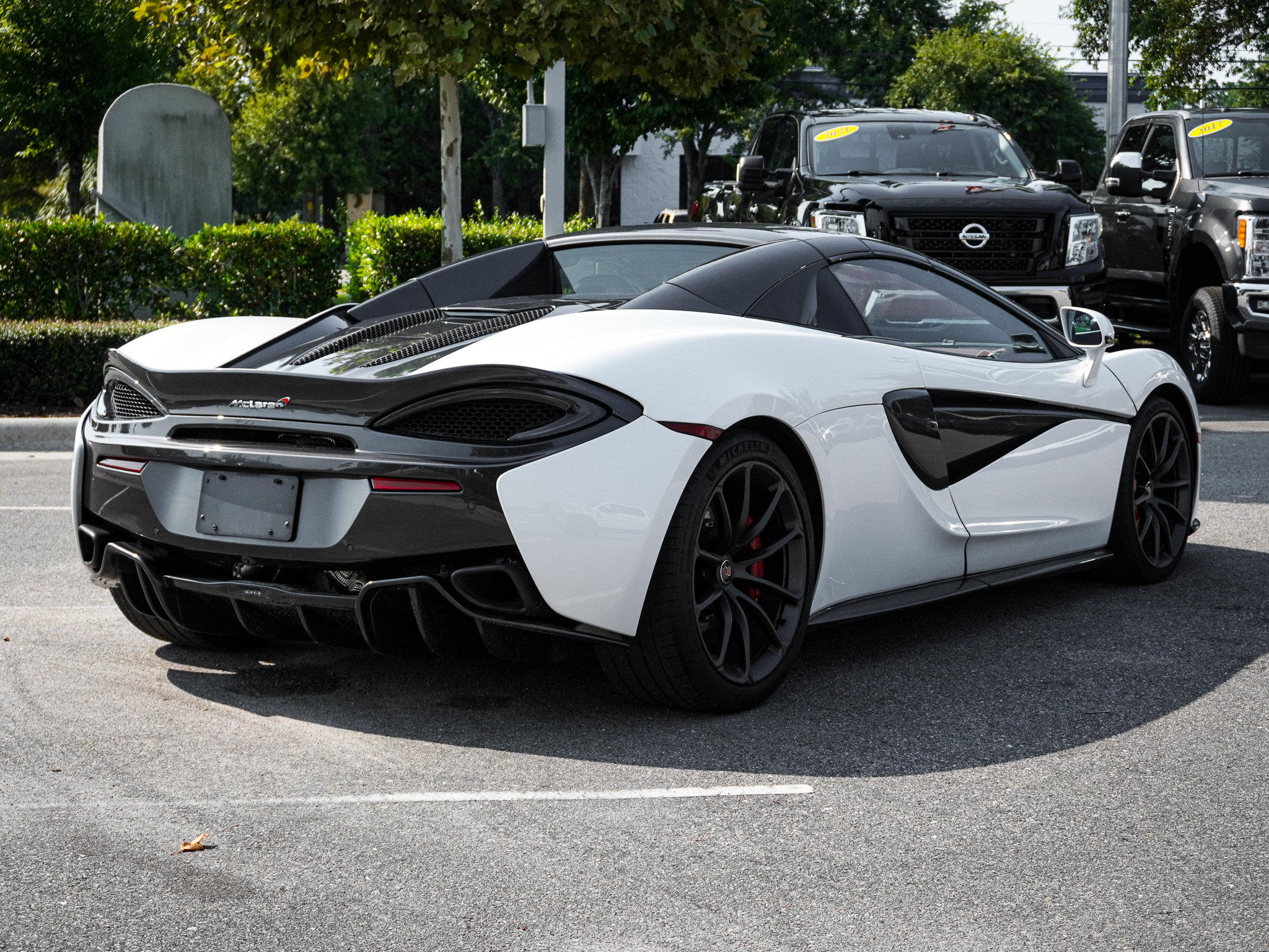 Used 2018 McLaren 570S Spider RWD image 11