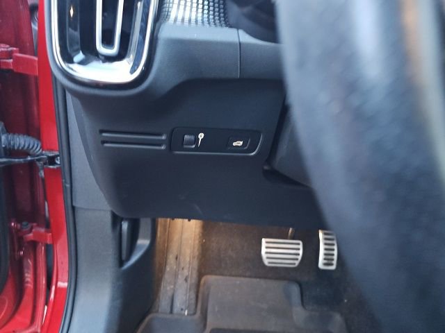 Used 2021 Volvo XC40 T5 R-Design w/ Advanced Package image 52