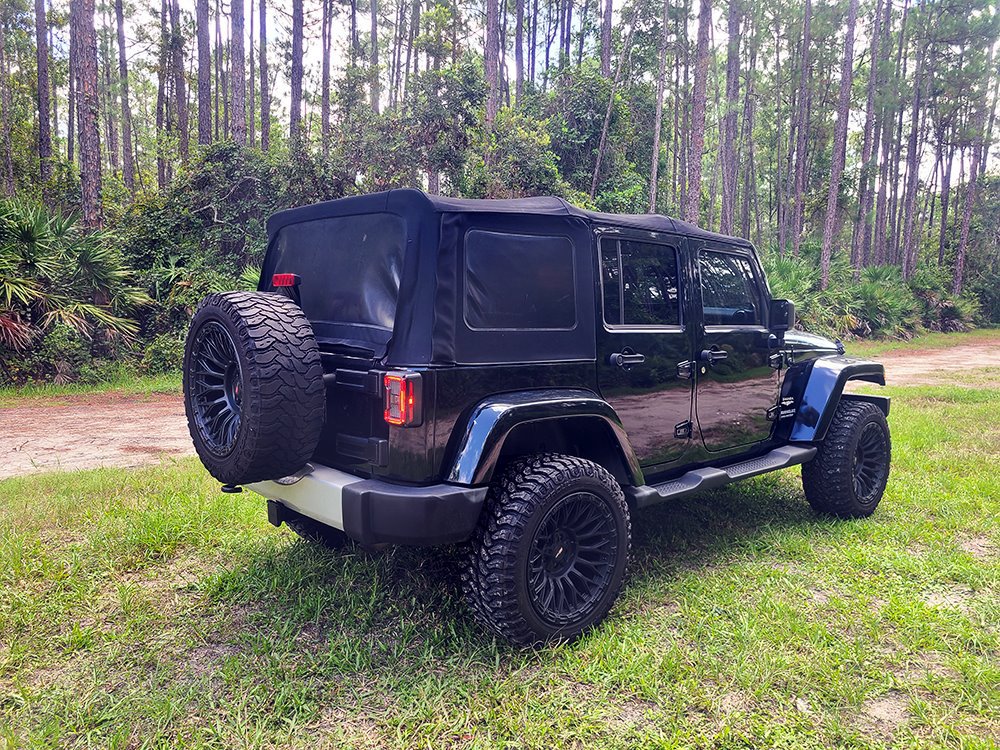 Used 2013 Jeep Wrangler Unlimited Sahara w/ Dual Top Group AWD/4WD image 4